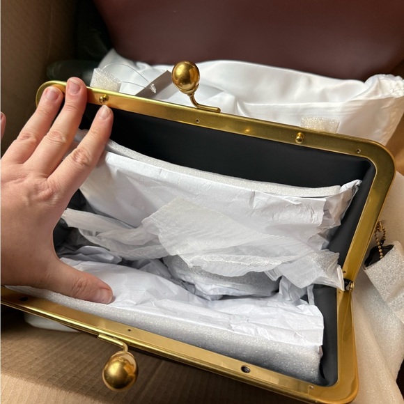 Sold! Coach NEW Black Leather kisslock Clutch Bag NWT - Picture 2 of 12